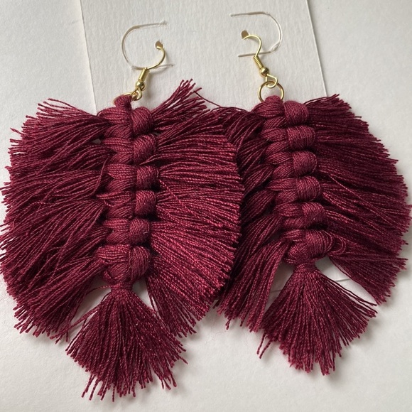 Handmade leaf-shaped thread earring /Red Macrame Earrings - Picture 3 of 4